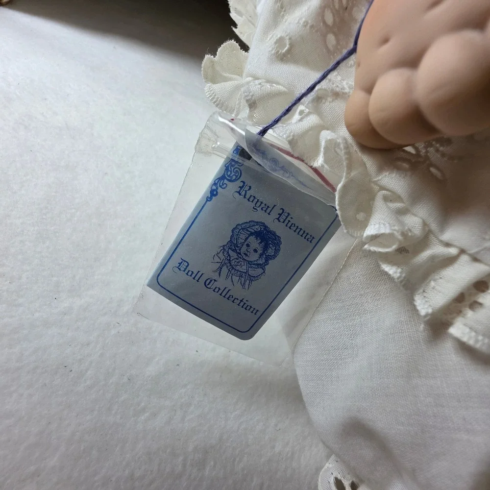 Lloyd Middleton Royal Vienna Collection Miranda Crying Porcelain Doll White Lace